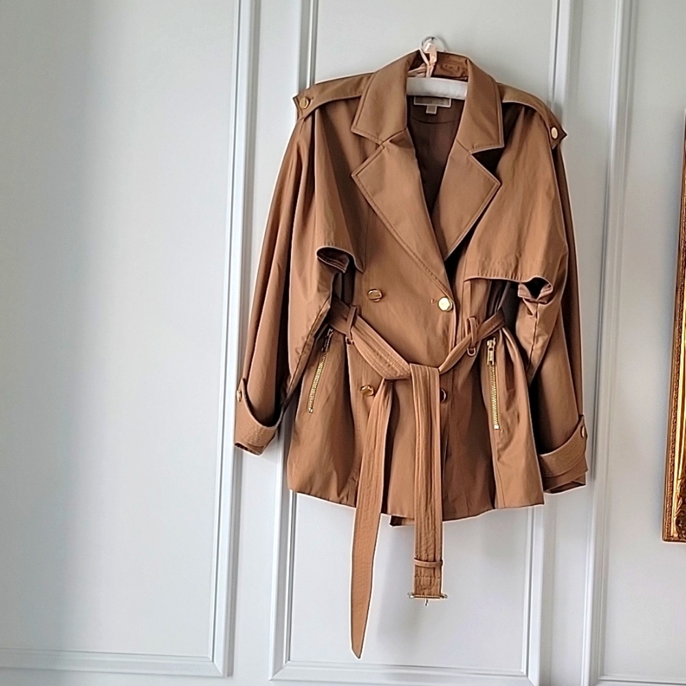 Michael Kors Women's Size L short Trench Coat in Tan with Goldtone Hardw…
